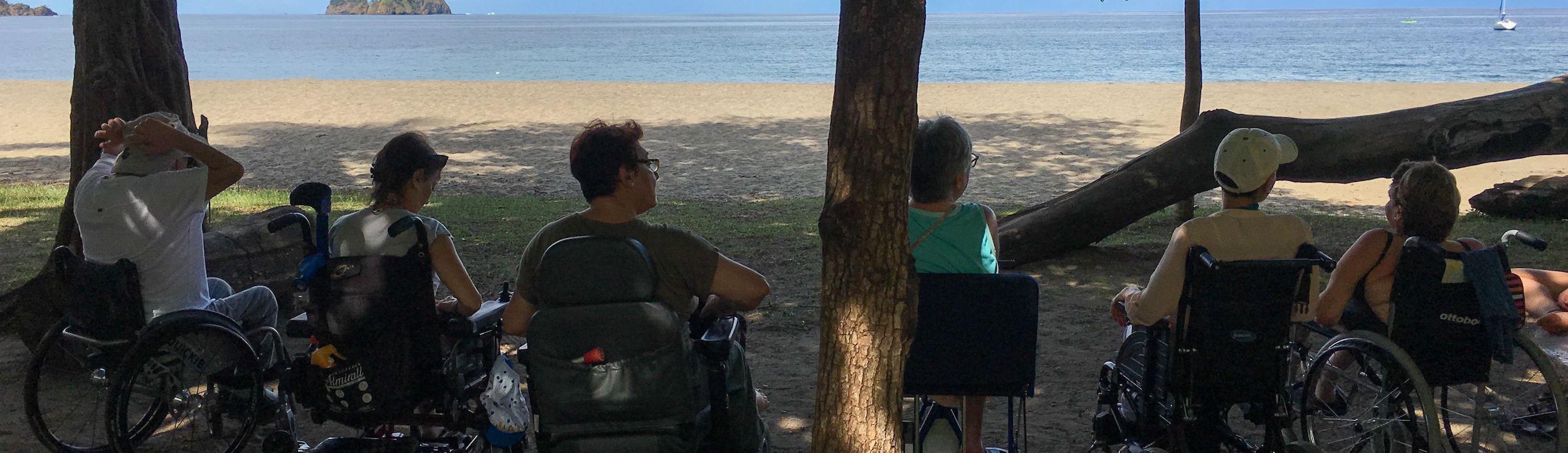 Playa accesible para silla de ruedas y personas con discapacidad