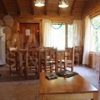 Bariloche-Cabañas-sol-y-paz-salon-accessible