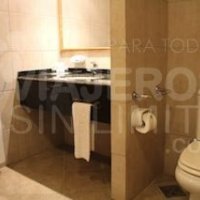 Bariloche-Hotel-Villa-Huinid-baño-adaptado