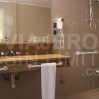 Edelweiss_hotel_baño_adaptado_para_silla_de_ruedas_Bariloche_Argentina