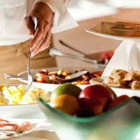 Ushuaia-Hotel-Los-Cauquenes-buffet