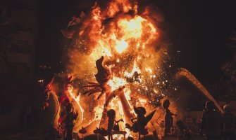 Fallas de valencia en silla de ruedas