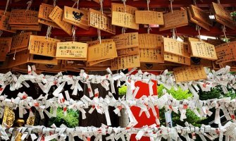 Omikuji en Japón o papelitos de la suerte